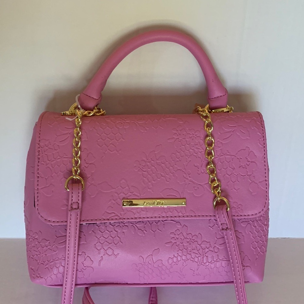 BETSEY JOHNSON. Pink LBRAE. A perfect bag‎ to complete your Barbie look!